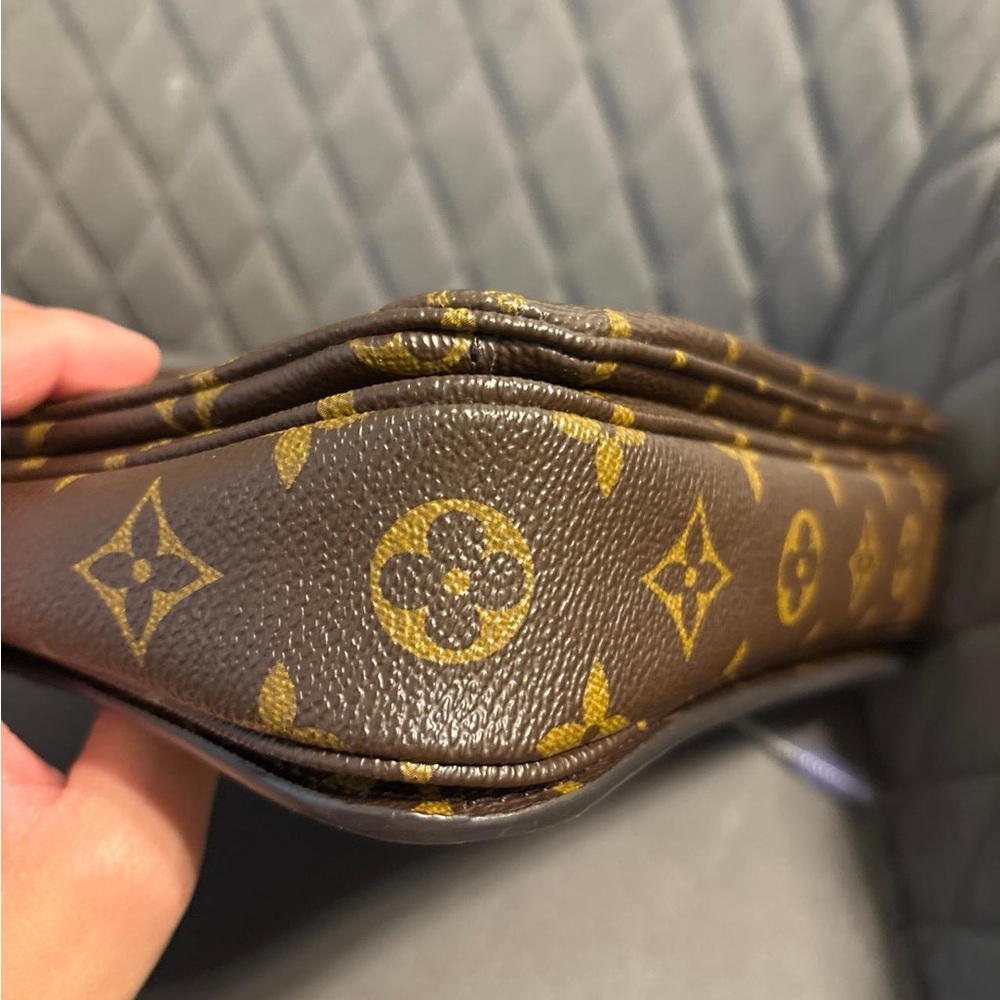 Louis Vuitton Pochette Metis - Picture 11 of 14